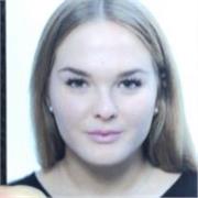 Studetessa universitaria con certificato FCE